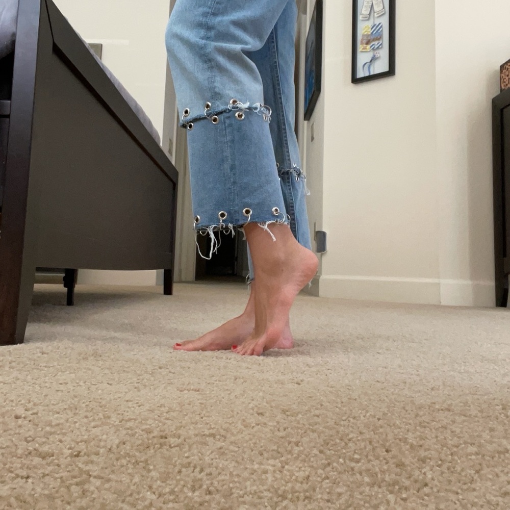 NWT Grlfrnd Helena Pierced Jeans - Picture 14 of 14